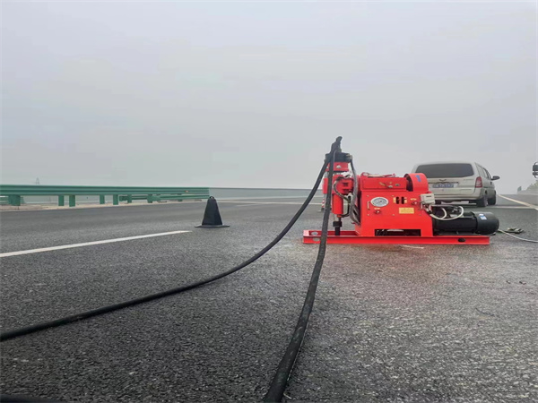 吊罗山乡马路路基路面开裂下沉注浆加固灌浆