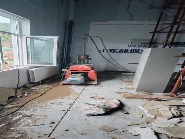 吊罗山乡地基基础下沉墙体裂缝加固注浆顶升施工